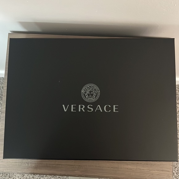Gorgeous VERSACE black grain calfskin leather V-flap Logo clutch tablet pouch - Picture 5 of 5